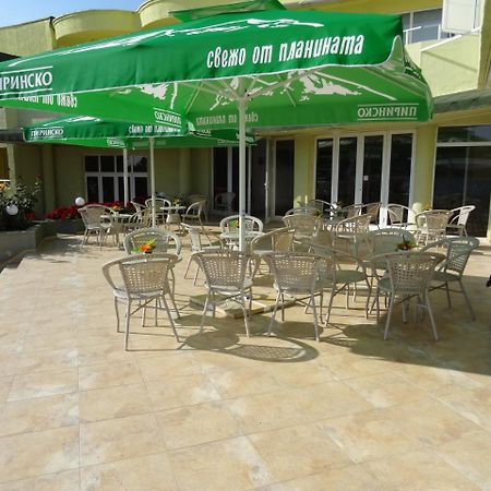 Hotel Marina Kiten  Exterior photo