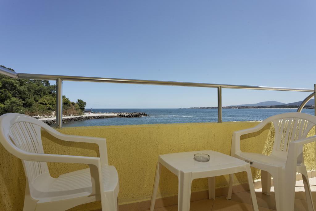 Hotel Marina Kiten  Exterior photo