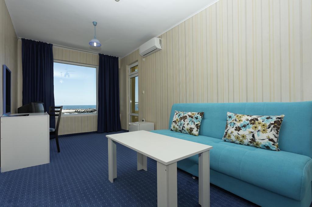 Hotel Marina Kiten  Room photo