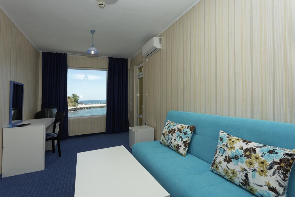 Hotel Marina Kiten  Room photo
