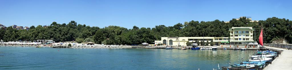 Hotel Marina Kiten  Exterior photo