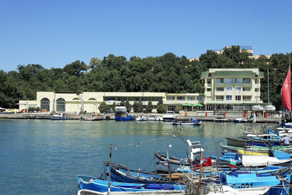 Hotel Marina Kiten  Exterior photo
