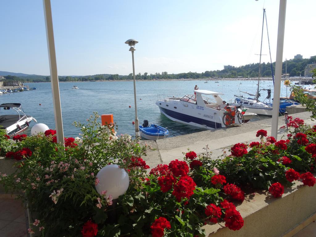 Hotel Marina Kiten  Exterior photo