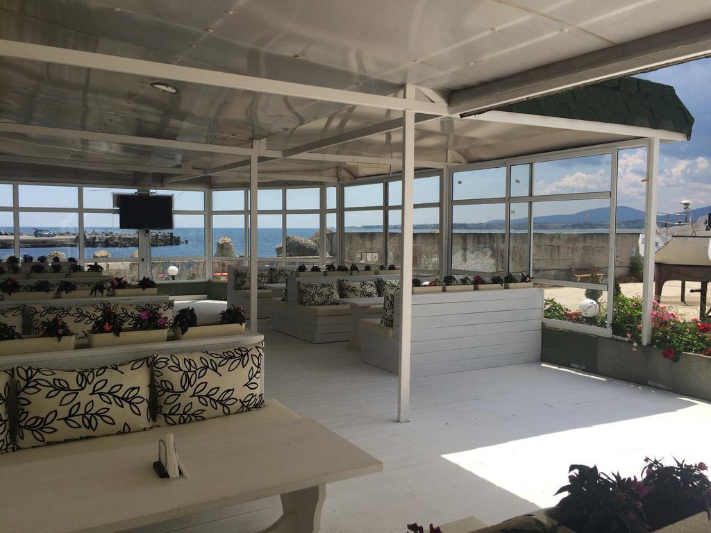 Hotel Marina Kiten  Exterior photo