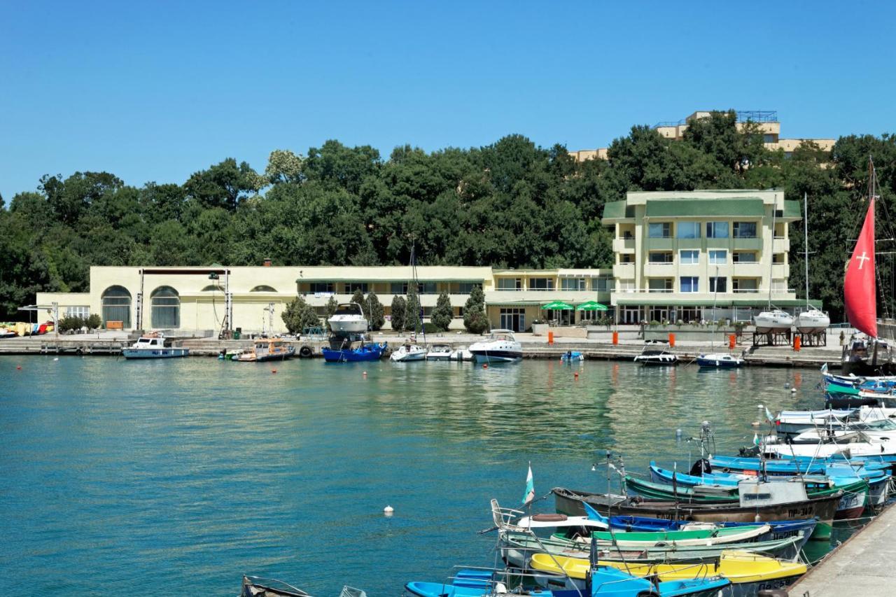 Hotel Marina Kiten  Exterior photo