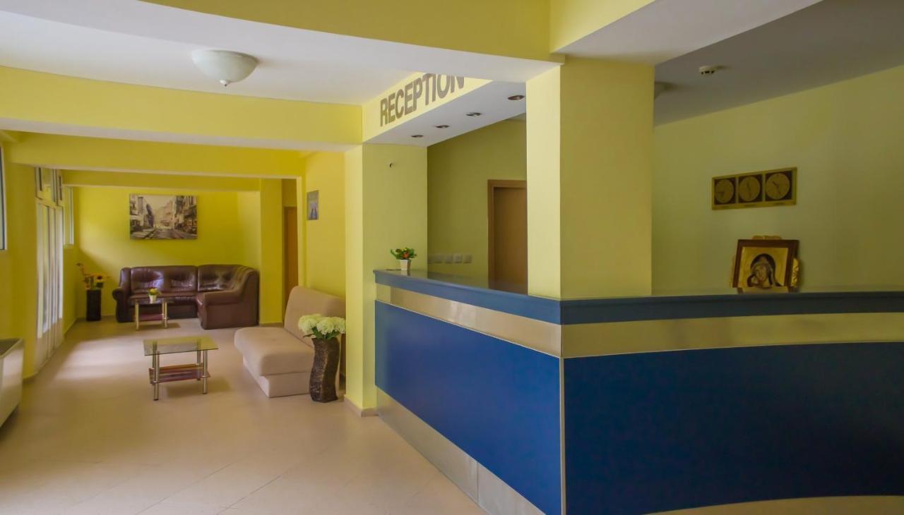 Hotel Marina Kiten  Exterior photo