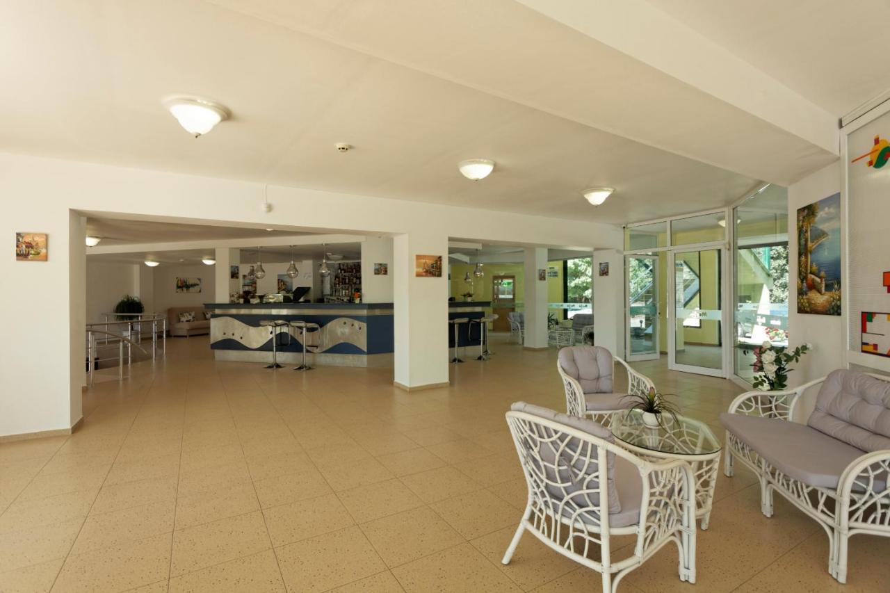 Hotel Marina Kiten  Exterior photo