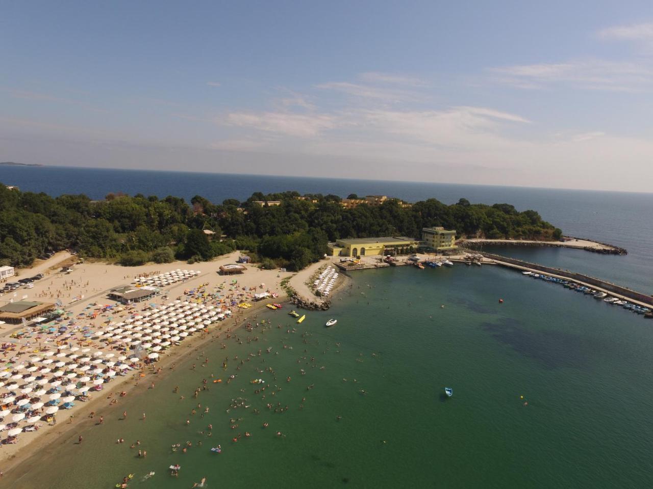 Hotel Marina Kiten  Exterior photo